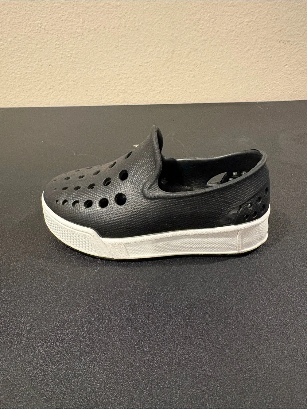 Eagsouni Water Shoes Toddler Infant Sz 5 Slip On Black Beach Sandals Outdoor